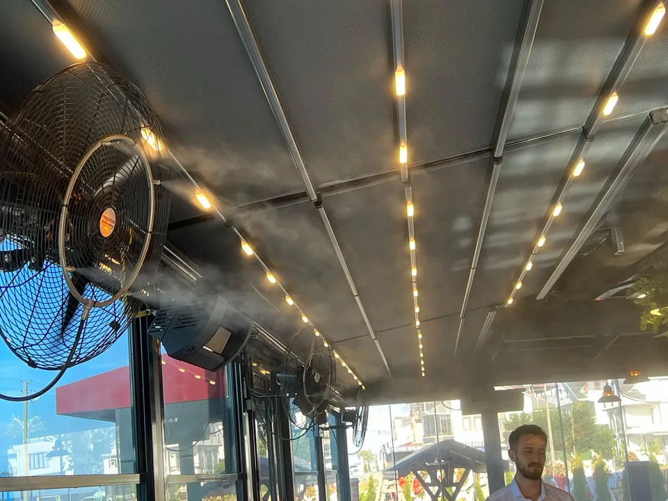 Cafe Soğutma Sistemleri Cafe soğutma sistemi teras buharlı vantilatör uygulaması